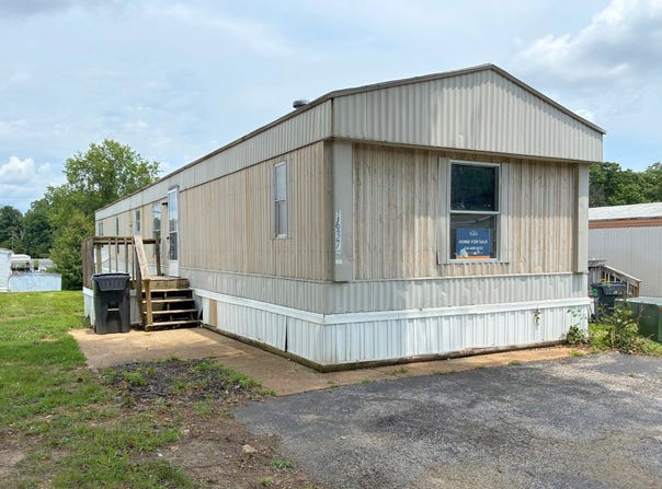 1637 S Golden Circle, High Ridge, MO 63049