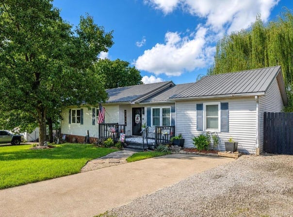 208 Castle Boulevard, Paris, KY 40361