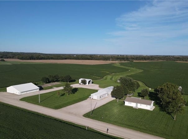 31356 NW Barton Road, Garnett, KS 66032