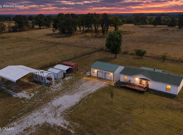 575 Lawrence 2075, LaRussell, MO 64848