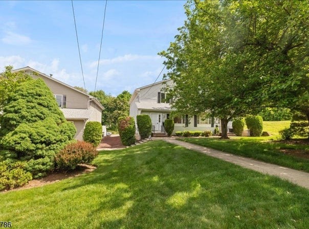 222 Eagle Rock Ave, Roseland Boro, NJ 07068-1711