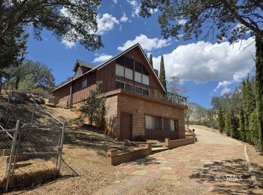 704 Old State Rd, Wofford Heights, CA 93285