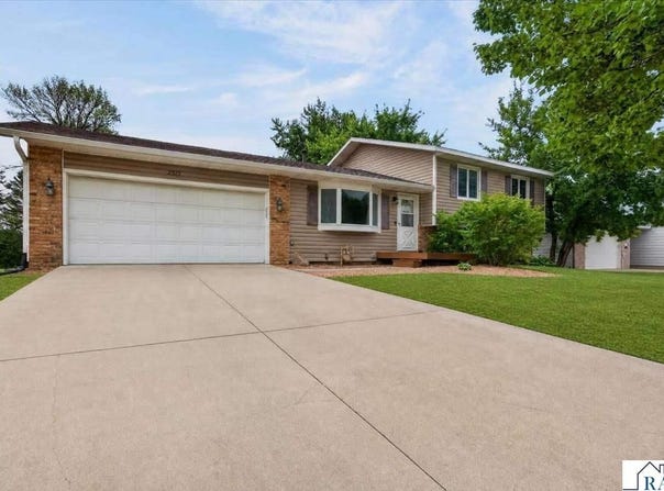 2575 Lamada Place, Owatonna, MN 55060