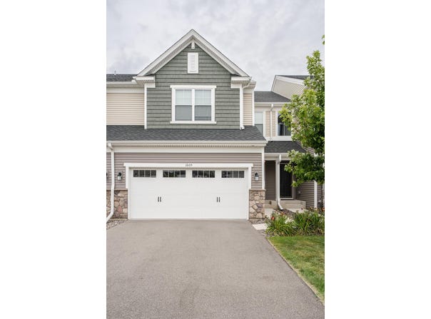 1605 Gable Drive, Carver, MN 55315