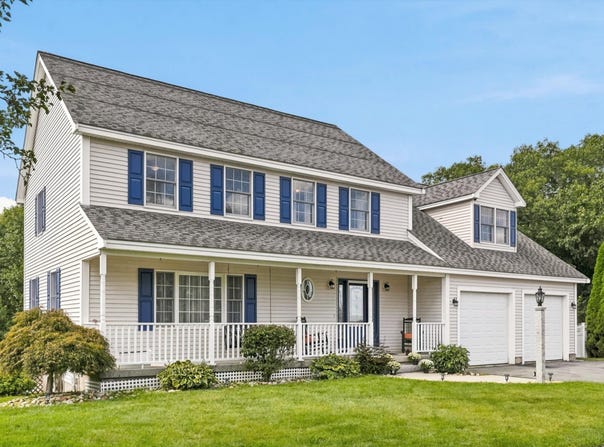 33 Fairway Dr, Woburn, MA 01801