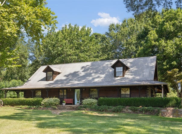 2105 CR 2111, Hooks, TX 75561