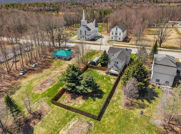 48 Main Road, Charleston, ME 04422
