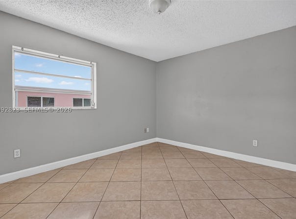 275 W 68th St, Hialeah, FL 33014