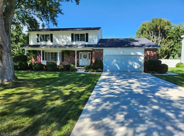 187 Crestview Drive, Elyria, OH 44035