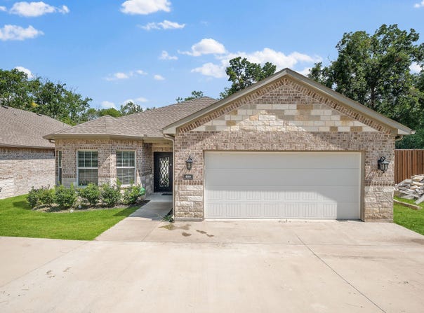 899 E Jefferson Street, Van Alstyne, TX 75495