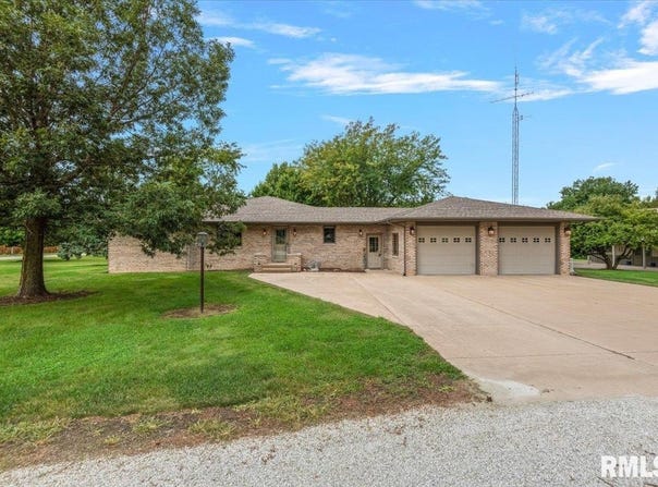 868 E COUNTY HIGHWAY 3, Table Grove, IL 61482