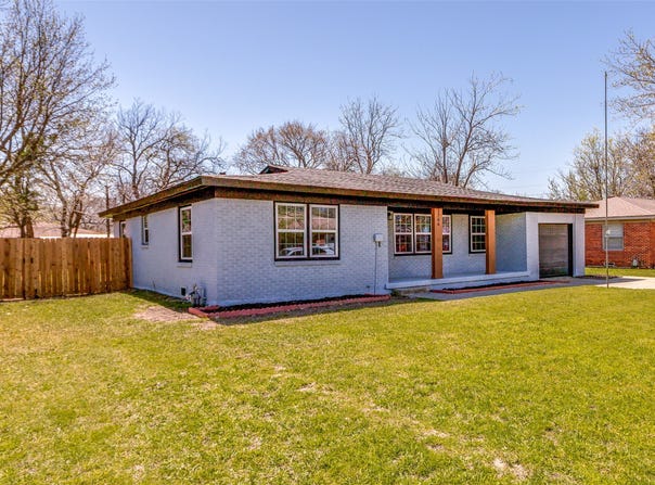 1706 E Garnett Street, Gainesville, TX 76240