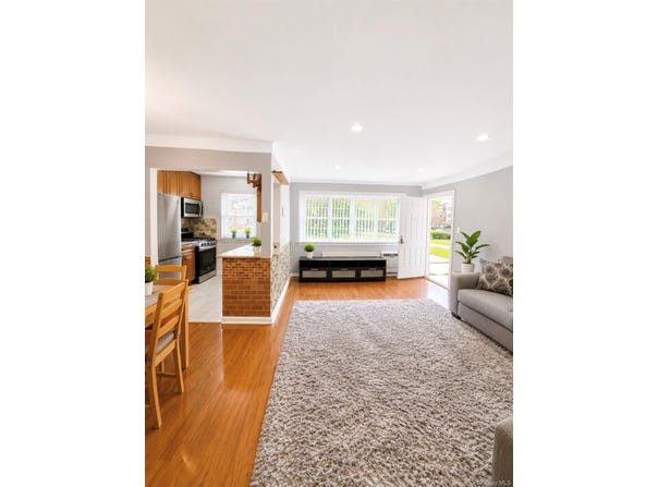 15054 Melbourne Avenue, Flushing, NY 11367