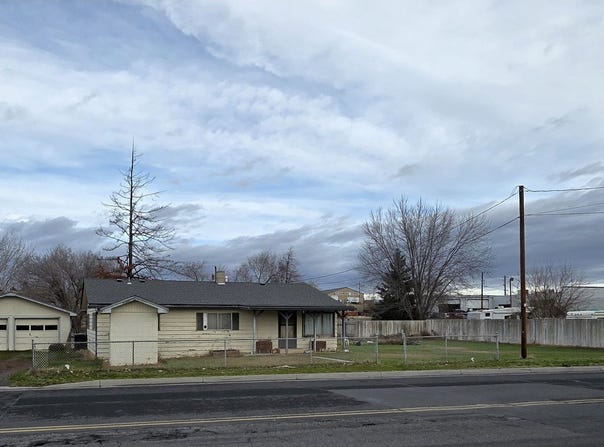 120 W THEATER Ln, Hermiston, OR 97838