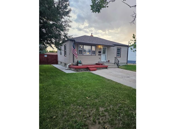3326 ALEXANDER AVE, Cheyenne, WY 82001