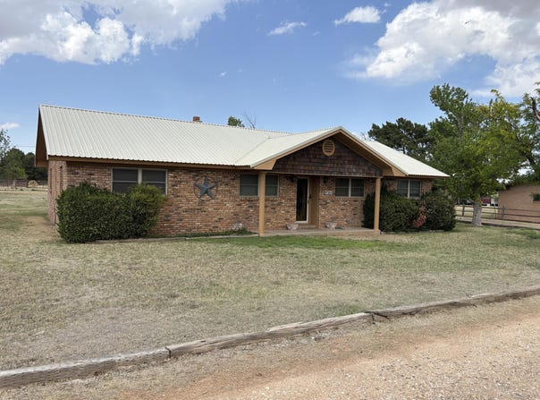 7204 W Us Highway 70 Road, Plainview, TX 79072