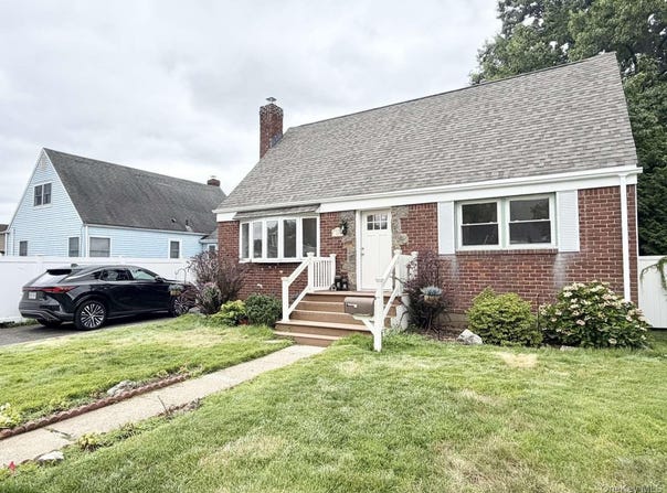 20 Iris Avenue, Merrick, NY 11566