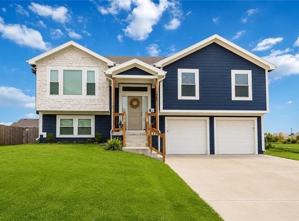 1905 Eagle Drive, Harrisonville, MO 64701