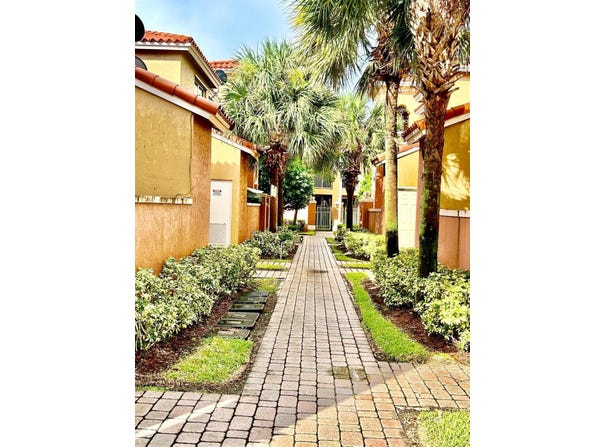 732 SW 106th Avenue, Hollywood, FL 33025