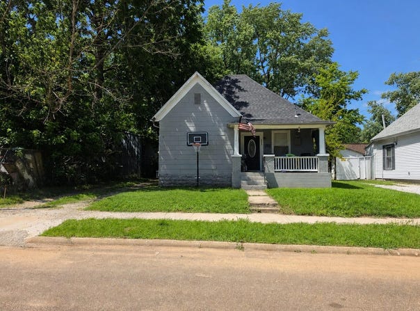 1233 E Thoman Street, Springfield, MO 65803