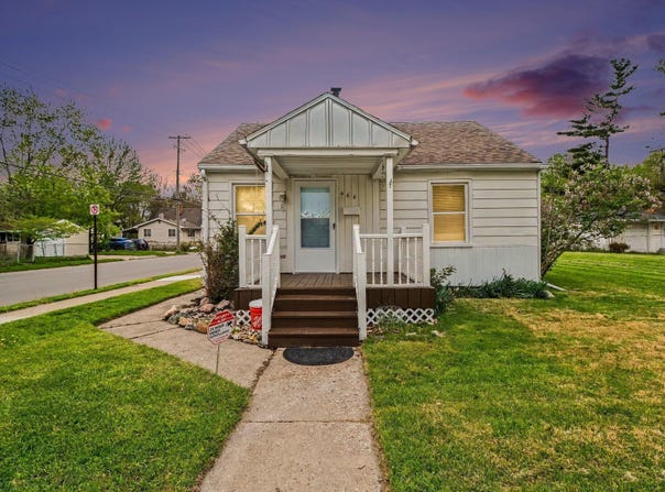 466 W Maxlow Avenue, Hazel Park, MI 48030