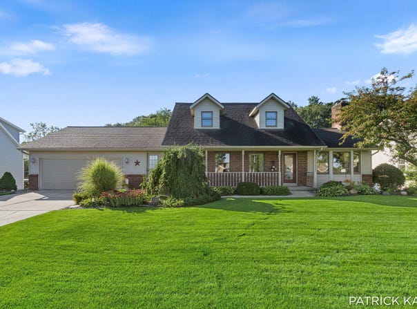 8618 Cedar Lake Drive, Jenison, MI 49428