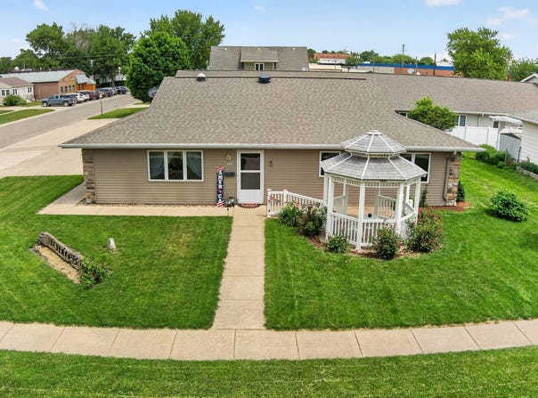 222 W 2nd, Carroll, IA 51401