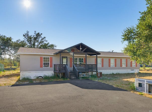 3015 EICHMAN RD, Poteet, TX 78065