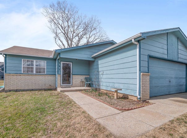 307 N Sioux St, Kechi, KS 67067