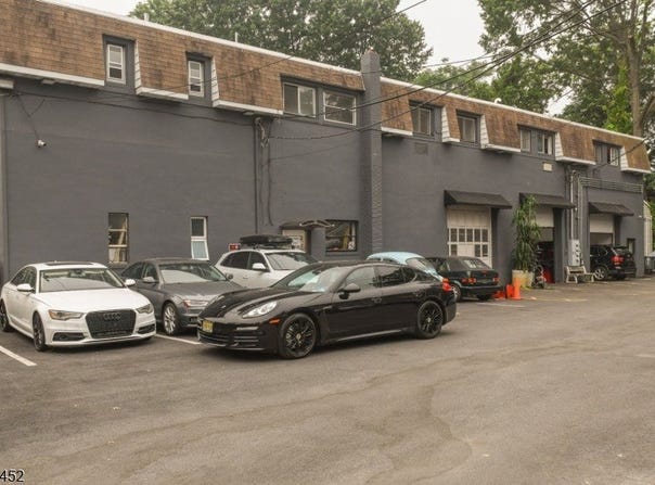 81 Wabash Ave, Clifton City, NJ 07011-1632
