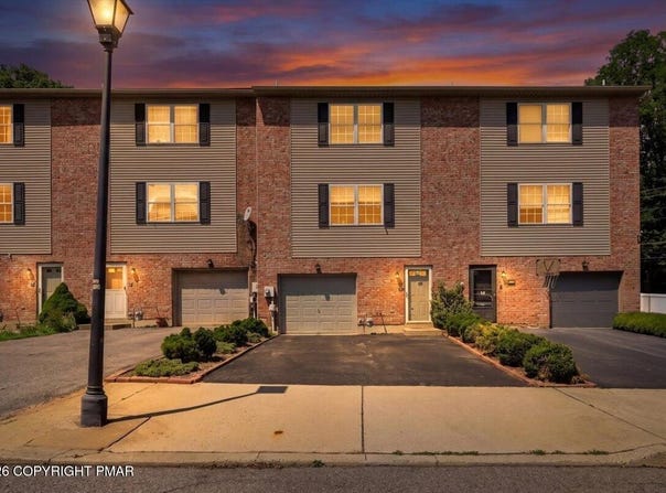 13 Jazz Circle, Whitehall, PA 18052