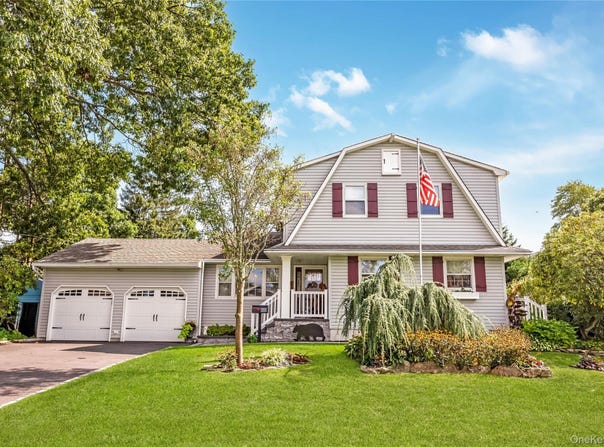 60 Jaycox Avenue, Islip, NY 11751
