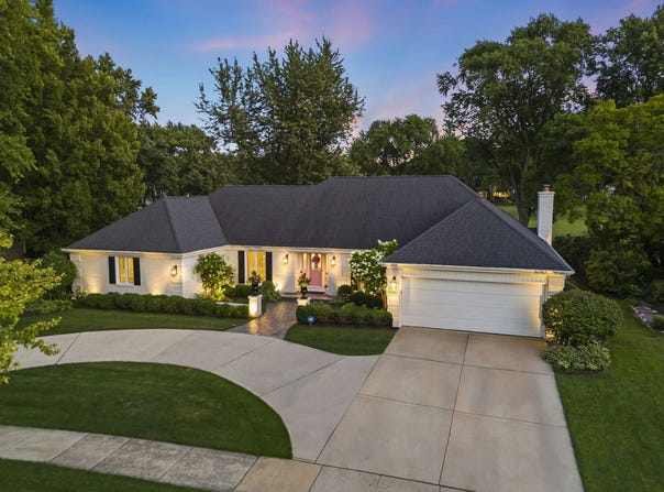 1010 Thunderbird Lane, Naperville, IL 60563