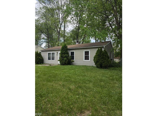 2812 Cabot Drive, Lansing, MI 48911