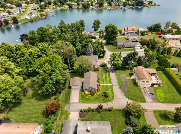 78 Arrowhead Road, Brookfield, CT 06804