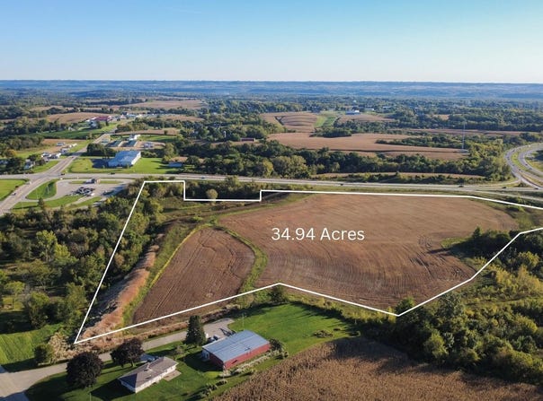 527 Badger Road, Hazel Green, WI 53811