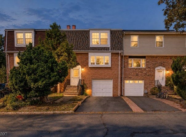 30 Catbird Ct, Lawrence Twp., NJ 08648-2015