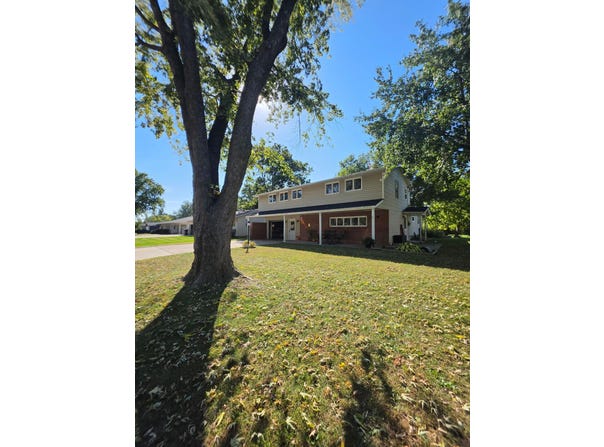 723 Saint Charles St, Moberly, MO 65270