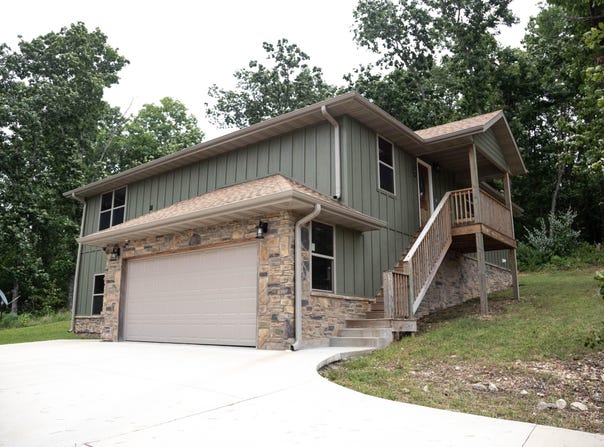 207 Juniper Avenue, Cabool, MO 65689