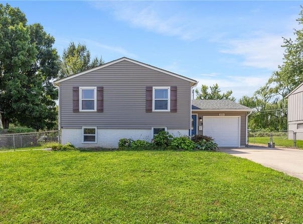 18907 E Susquehanna Ridge, Independence, MO 64056
