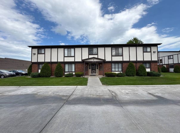 22871 Grove St, Saint Clair Shores, MI 48080