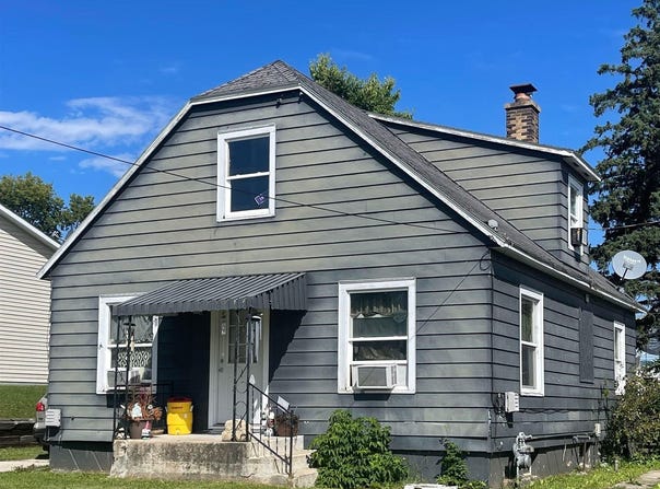 204 Iowa Ave, Decorah, IA 52101