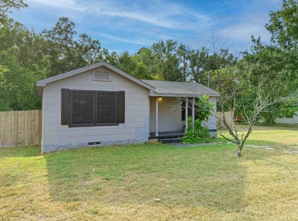 805 North St, Gladewater, TX 75647