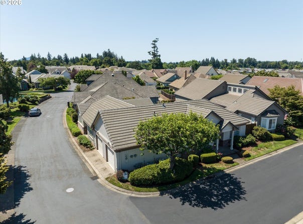 1880 LAKE COVE Ave, Eugene, OR 97408