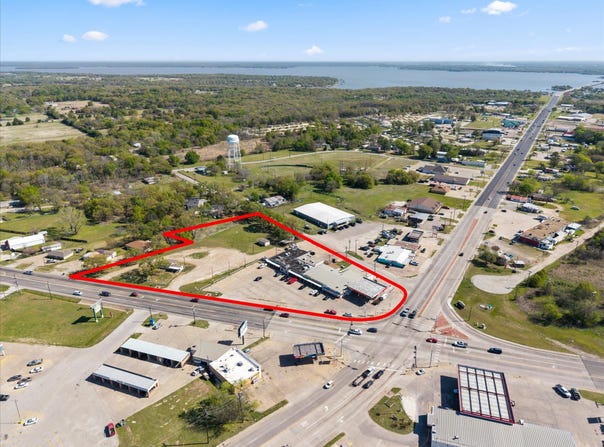 101 N Seven Points Boulevard, Seven Points, TX 75143