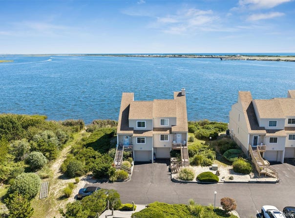 14 Waters Edge, Shirley, NY 11967