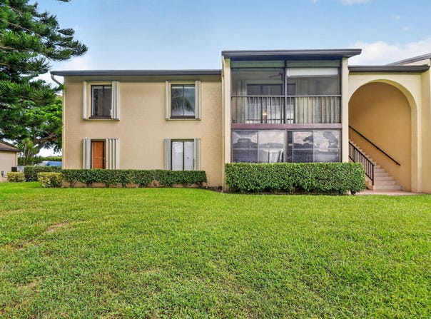 623 Sea Pine Way, Greenacres, FL 33415