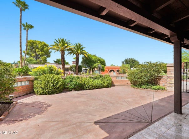 218 E Las Milpas, Green Valley, AZ 85614