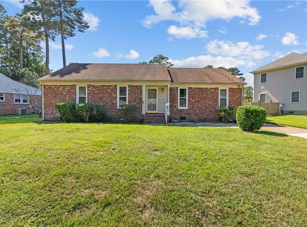 2824 Augusta Circle, Virginia Beach, VA 23453
