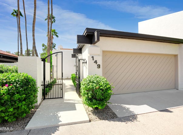4438 E CAMELBACK Road, Phoenix, AZ 85018
